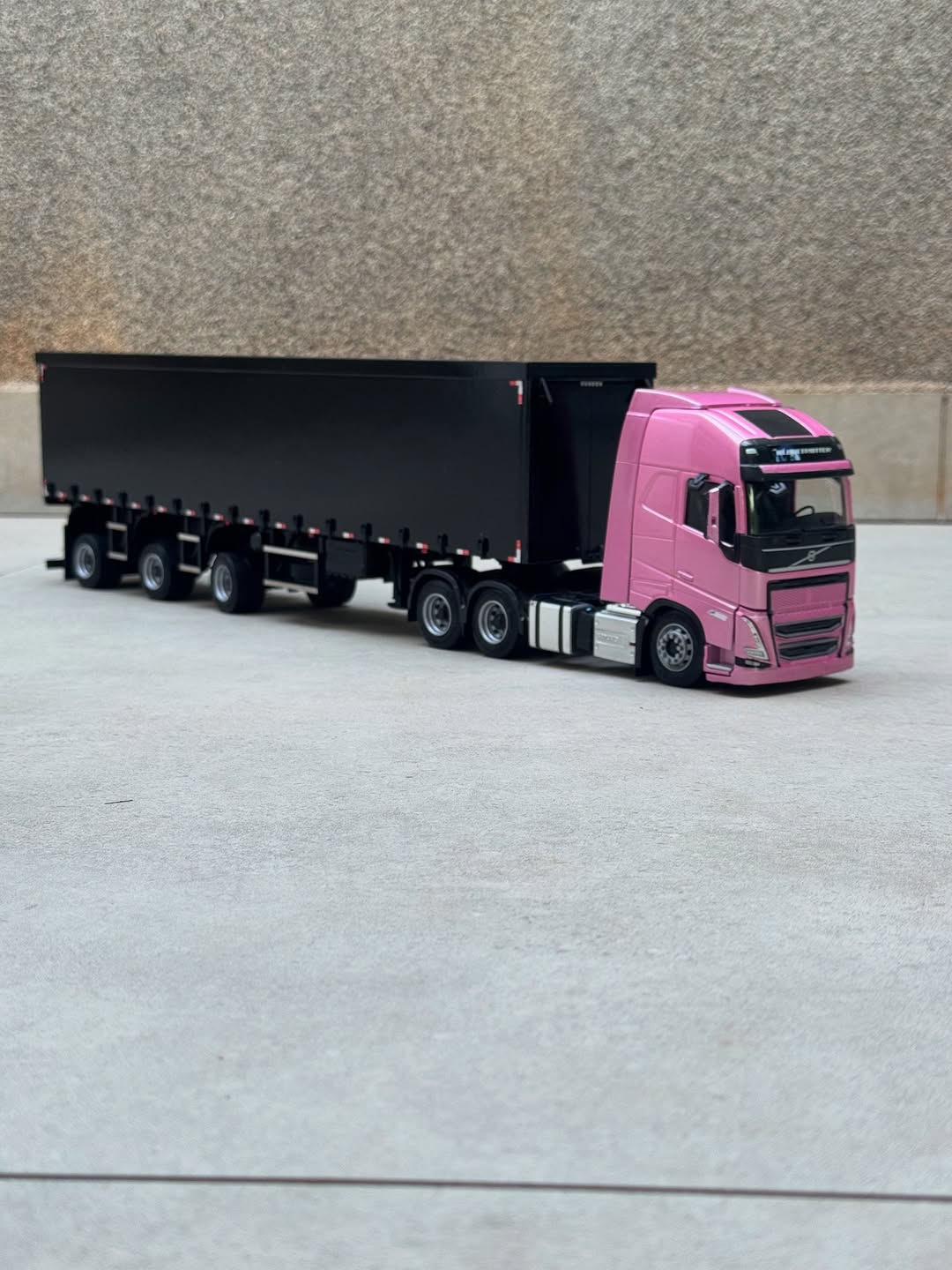Miniatura Volvo FH com Carreta Sider Vanderleia Randon (Escala 1/24)