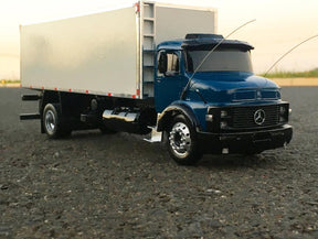 Miniatura Mercedes-Benz 1518 Baú (Escala 1/24)