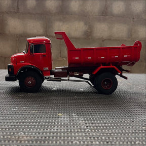 Miniatura Mercedes-Benz 1113 Basculante – Escala 1/24