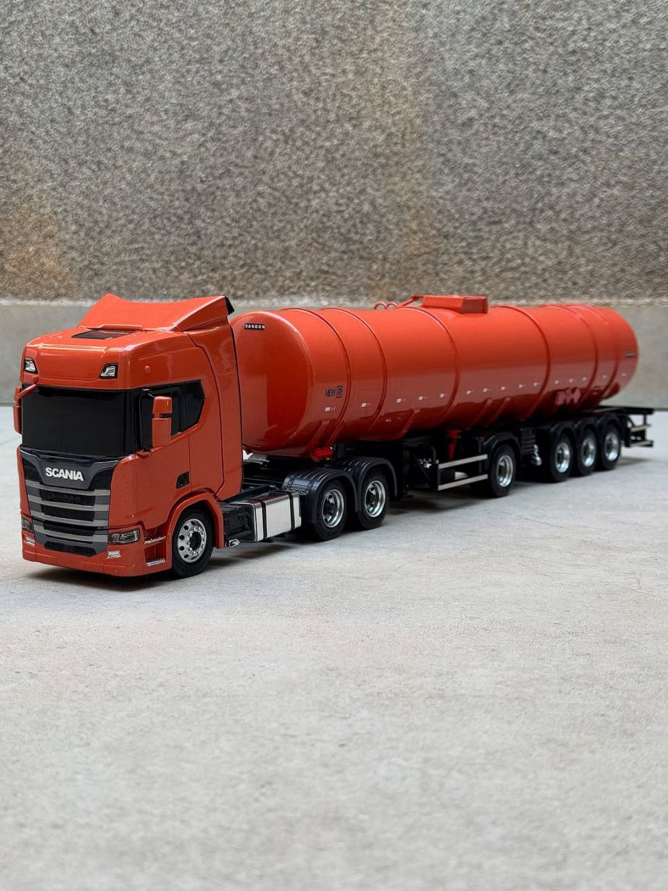 Miniatura Scania NTG + Carreta Tanque 4 Eixos – Escala 1/24