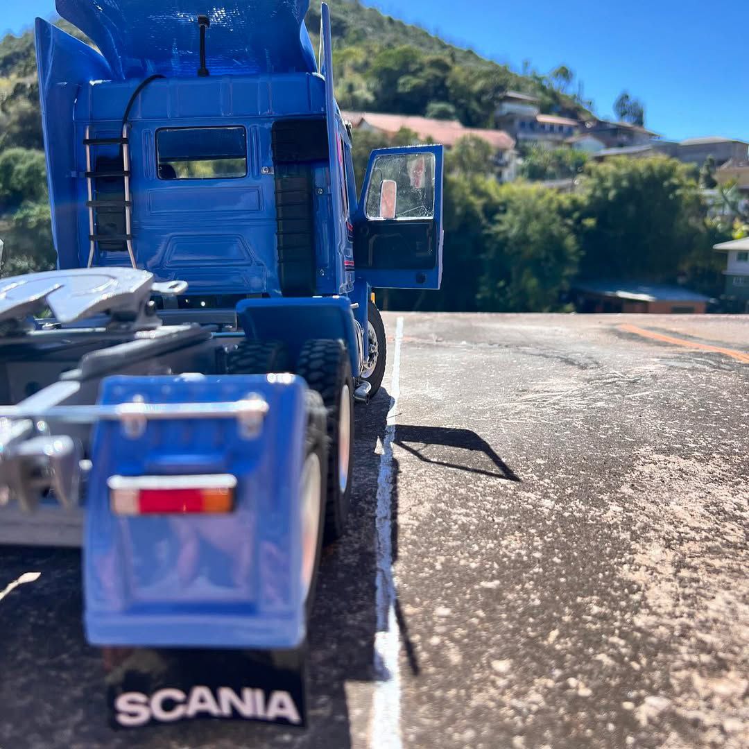 Miniatura Scania T143H Azul – Escala 1/24