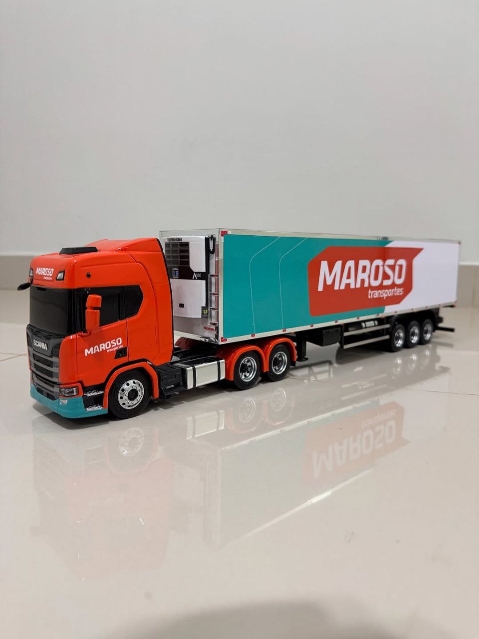 Miniatura Scania NTG + Carreta Refrigerada Facchini – Escala 1/24