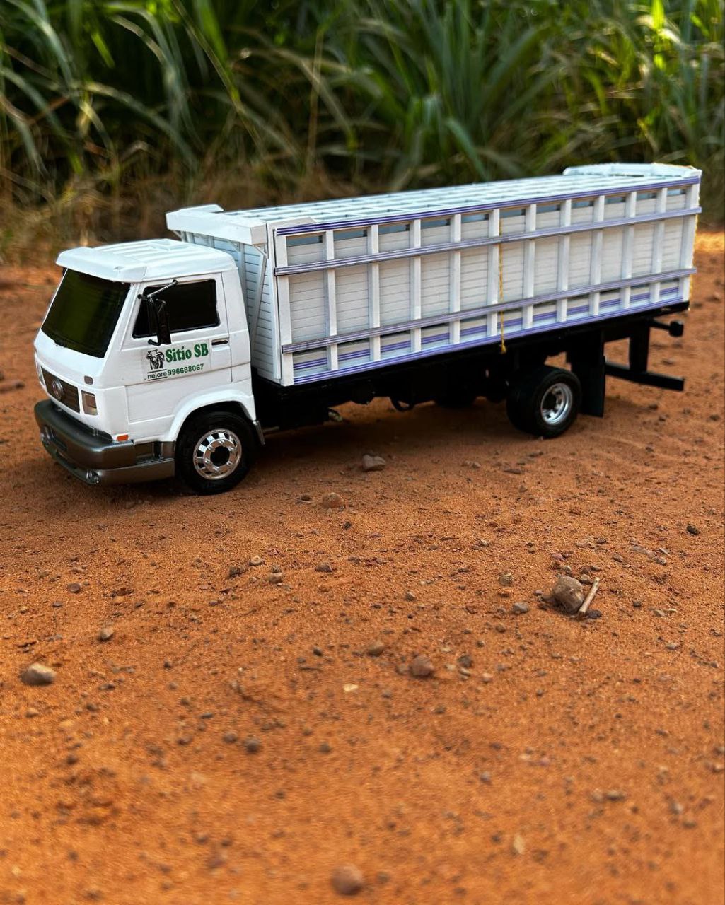 Miniatura Volkswagen 8-120 Delivery Boiadeiro - Escala 1/24